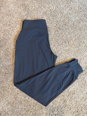 Lily & Lottie High-Rise Leggings in Dark Gray